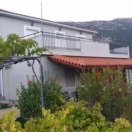 Holiday home With Private Pool For Rent In Tzanata Kefalonia Dhimisianata