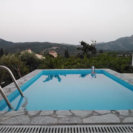 With Private Pool For Rent In Tzanata Kefalonia 別荘 Dhimisianáta