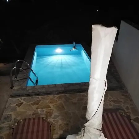 With Private Pool For Rent In Tzanata Kefalonia 別荘 Dhimisianáta
